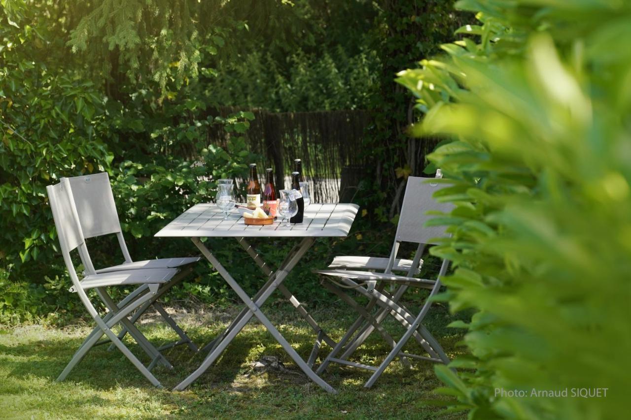 Bed and Breakfast Le Jardin Des Biches Somme-Leuze Exterior foto